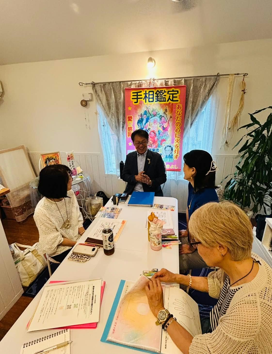 モーク輝暘志さんの手相講座の様子